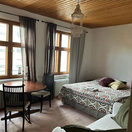 Cozy Close To Centre